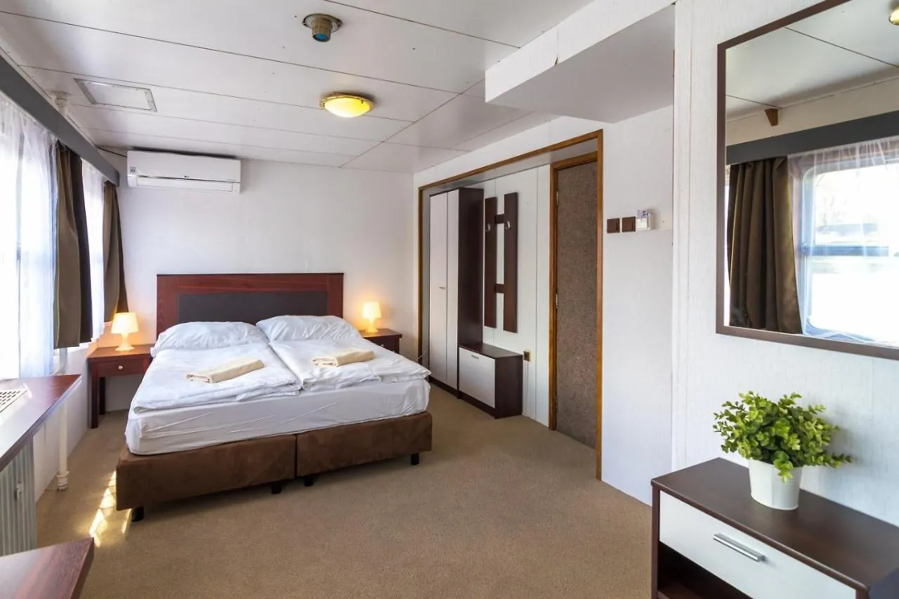 Botel Vodnik Prague 3*,
